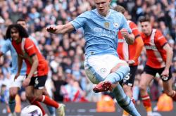 雷速体育比分官网直播-包含曼城客场战胜热刺，前四目标明确的词条