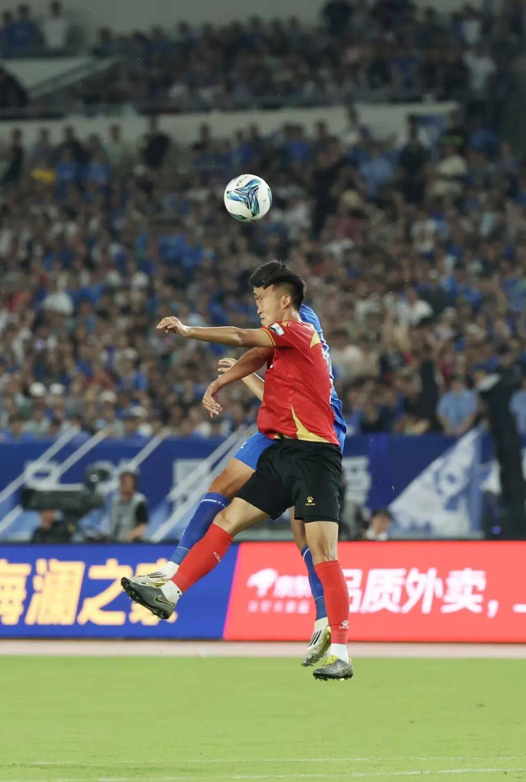 包含全力以赴：欧洲预选赛赛场激情澎湃的词条