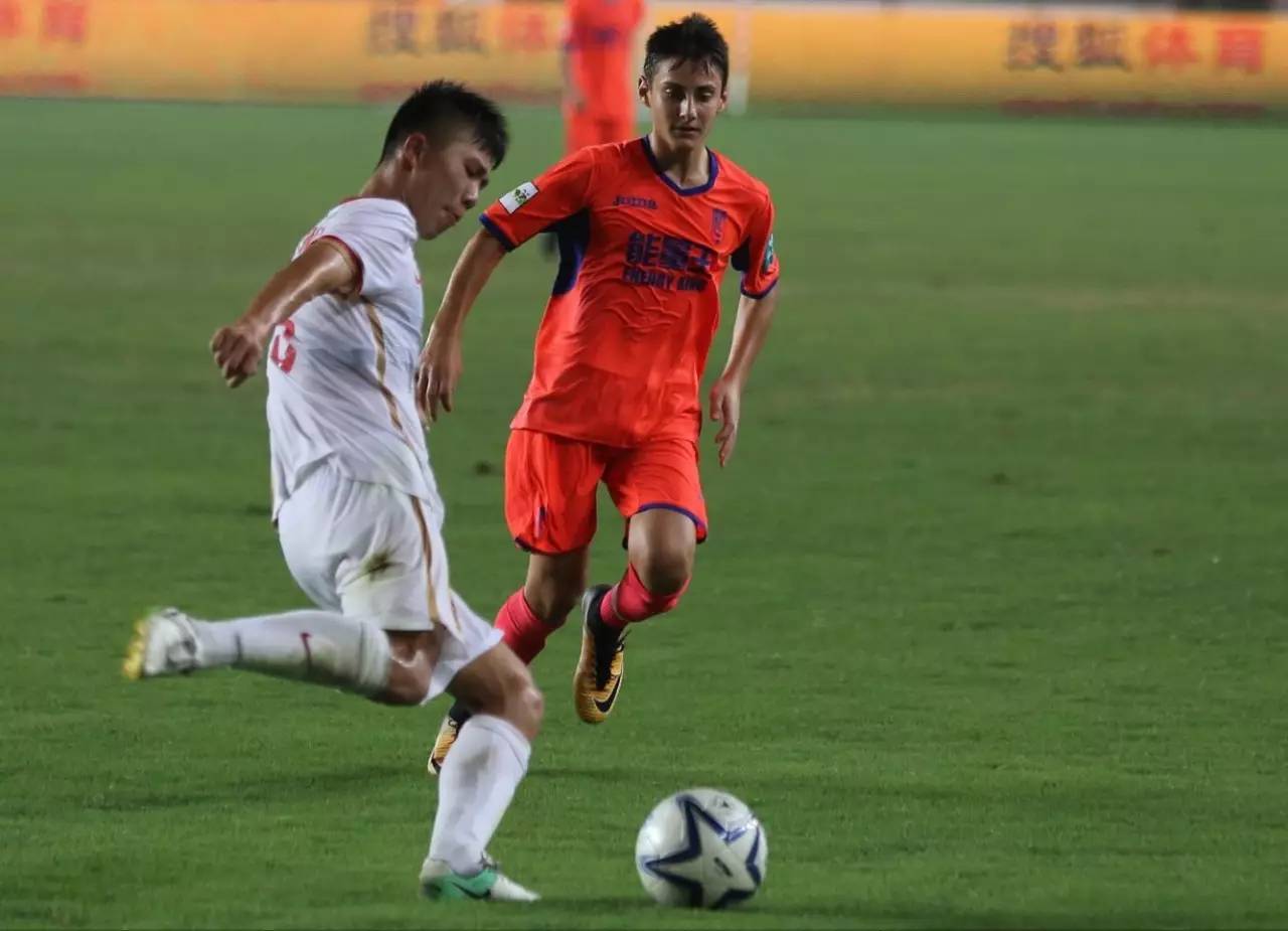 格拉纳达反击成功,逆转强势对手 格拉纳达反击成功,逆转强势对手