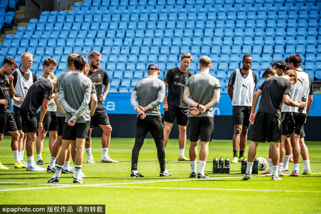 战术变革引争议,球迷热议球队走势 战术变革引争议,球迷热议球队走势