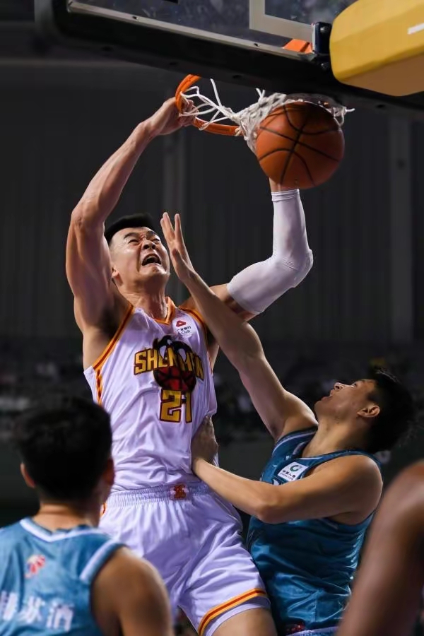 西班牙篮球联赛陷激烈争夺,各队攻防对抗精彩不断 西班牙篮球联赛陷激烈争夺,各队攻防对抗精彩不断