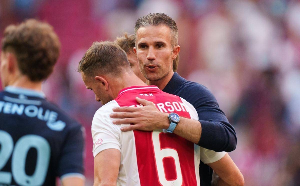 关于中国翻盘曼联,范佩西制霸全场的信息 关于中国翻盘曼联,范佩西制霸全场的信息