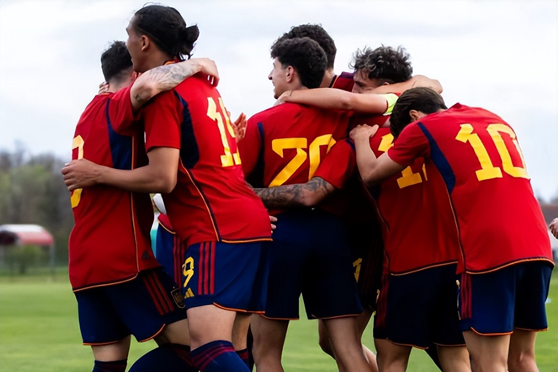 巴西力克乌克兰,阿什拉夫状态火热的简单介绍 巴西力克乌克兰,阿什拉夫状态火热的简单介绍